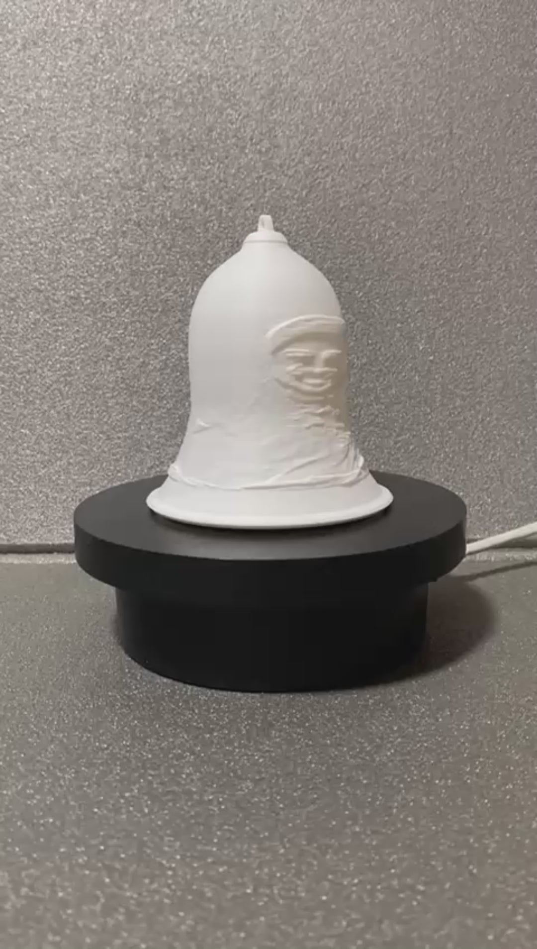 Clopoțel Magic de Crăciun — imaginea apare în lumină